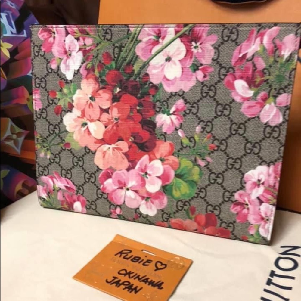BNIB GG PINK BLOOMS TOILETRY POUCH